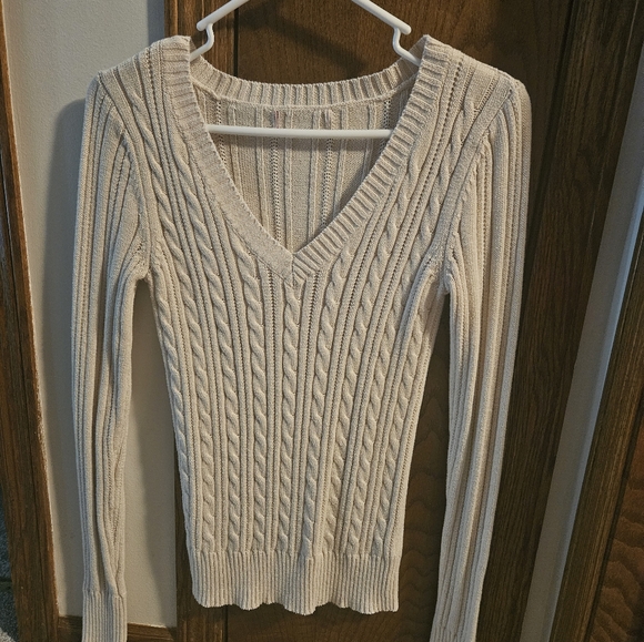 White sweater - Picture 1 of 2